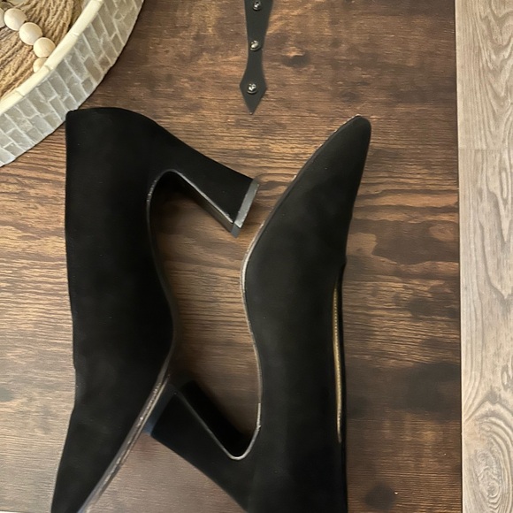 Yves Saint Laurent Black Suede Pointed Pumps with Gold Insole - Picture 3 of 5